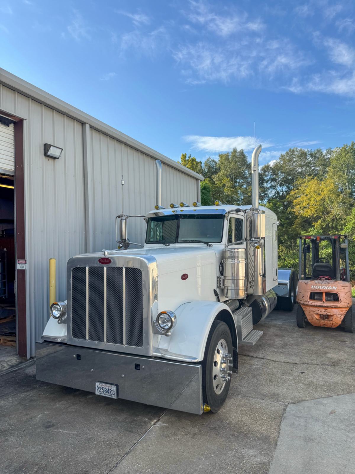 Chapo Peterbilt Visor